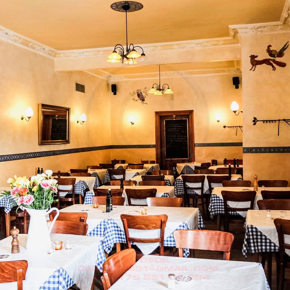 Taverna Ambrosios — Innenraum des Restaurants